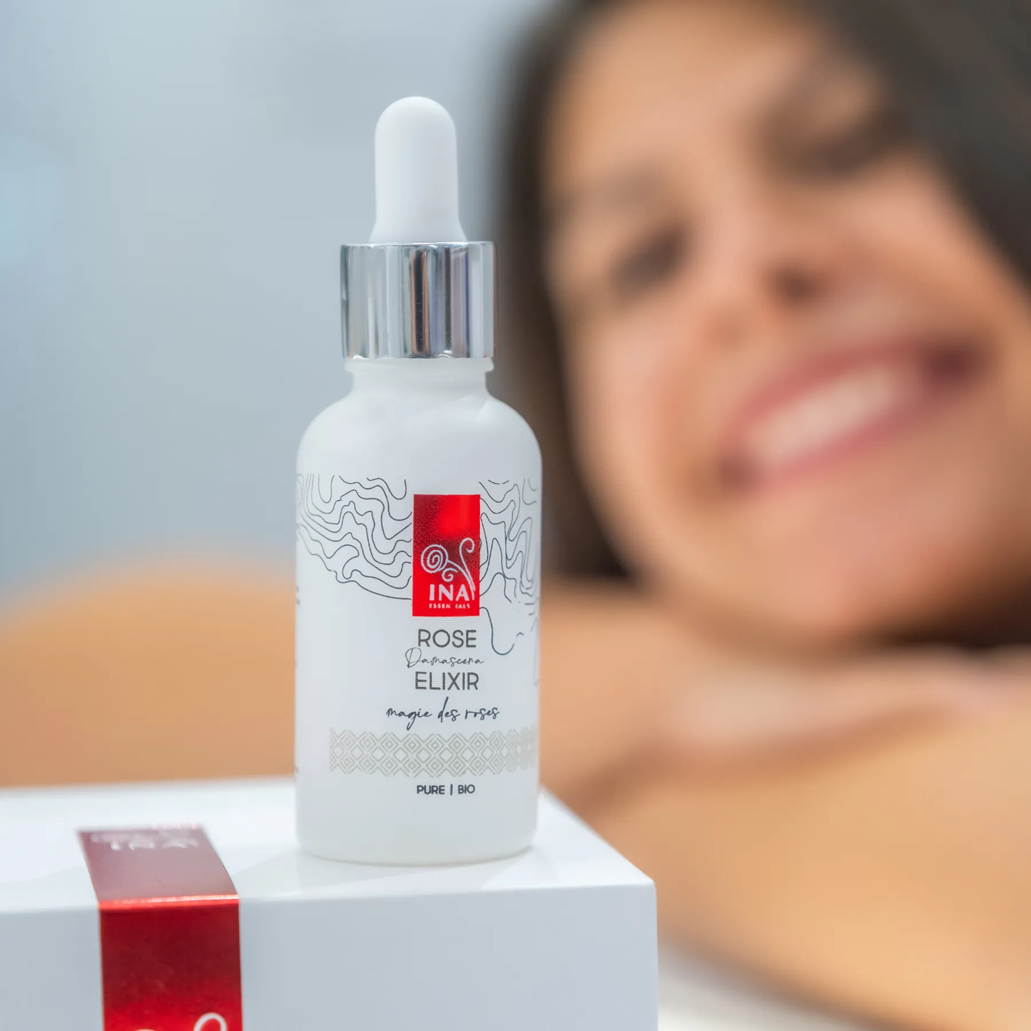 Kaufen Sie 2 Active Moisturizer und erhalten Sie 1 Anti-Age-Gesichtsserum gratis